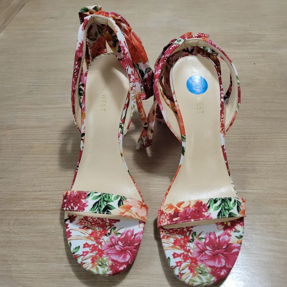 NEW Nine West Kobs Ankle Tie Sandal White Blooms Floral MultiSlide Size 10 - Picture 8 of 8